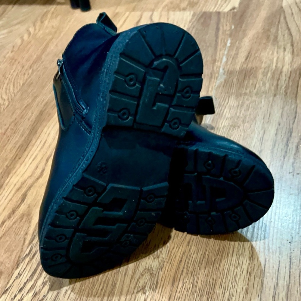 Fashion Toddler Black Leather Ankle Boots with Durable Sole Size 34 - Picture 2 of 6